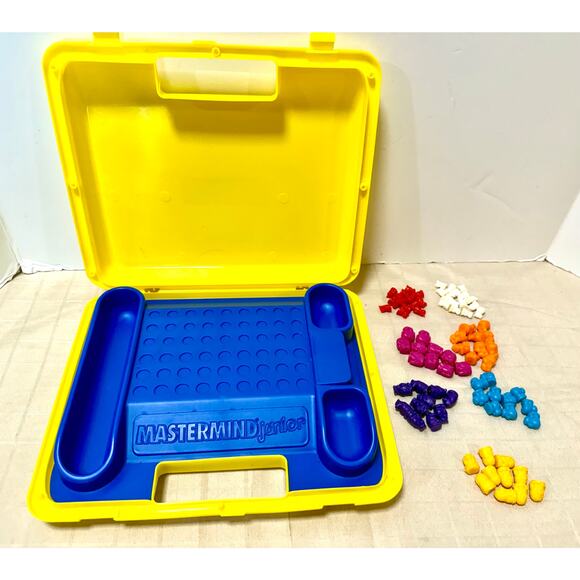 MASTERMIND JUNIOR Challenging Game of Logic & Deduction Get clues, find the code - Picture 1 of 4